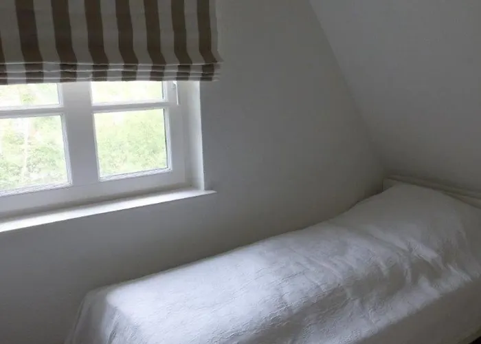 Reetdachhaushaelfte-1 別荘