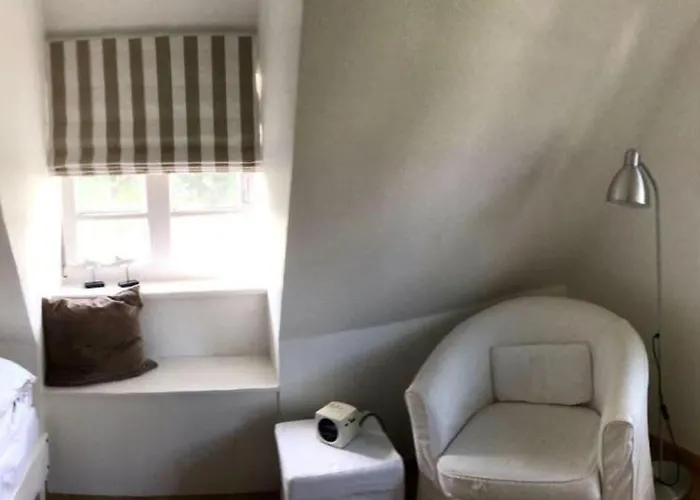 Reetdachhaushaelfte-1 別荘 *