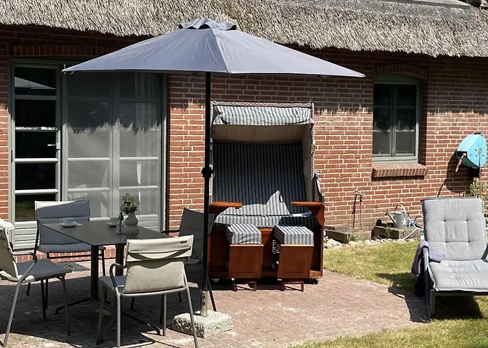 Reetdachhaushaelfte-1 別荘 *