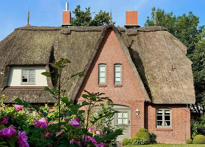 Reetdachhaushaelfte-1 別荘 *